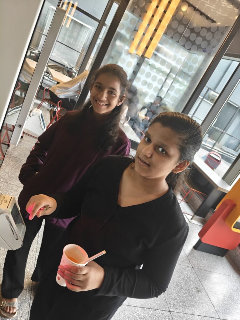 Ishi Garg rising guitarist playing guitar – young guitarist performer, emerging music artist, and live guitar talent.